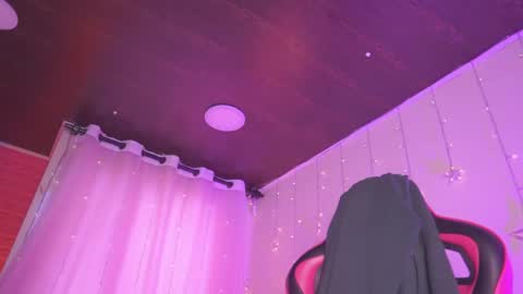 Snapshot of madison_mayer chatting on May 20, 2026, 12:22 pm Madison online show from May 20, 2026, 12:22 pm