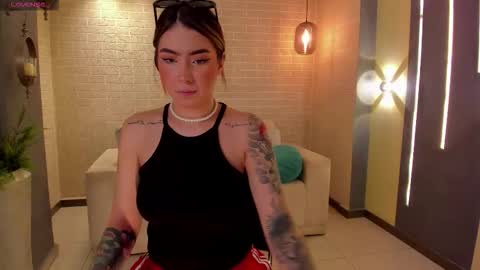 Maddi Collins online show from October 12, 2025, 5:23 pm