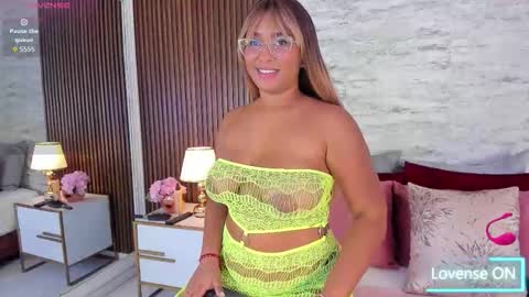 madisonhunterr_ online show from October 17, 2025, 8:11 pm