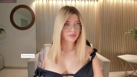 Snapshot of madisonkane chatting on April 24, 2026, 11:23 am Madison Kane online show from April 24, 2026, 11:23 am