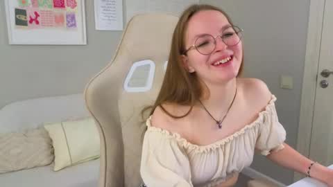 Snapshot of madisonsmitt chatting on April 22, 2026, 5:21 am Maddy online show from April 22, 2026, 5:21 am