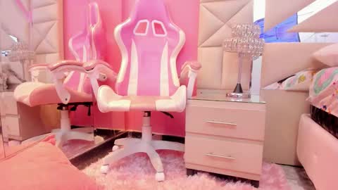 madisson_molly0 online show from February 24, 2026, 2:59 pm