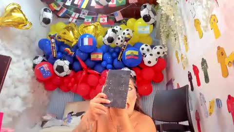 Snapshot of madokaa22 chatting on June 25, 2026, 11:37 am Madoka online show from June 25, 2026, 11:37 am