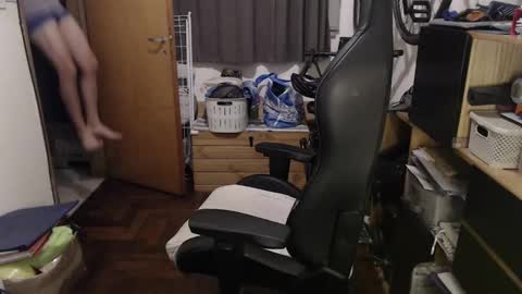 Snapshot of madziula chatting on February 17, 2025, 3:58 am Peter online show from February 17, 2025, 3:58 am