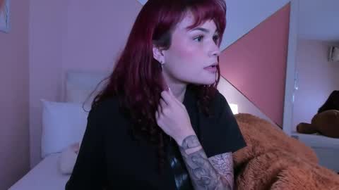 Mae Lyra online show from November 11, 2025, 9:37 pm