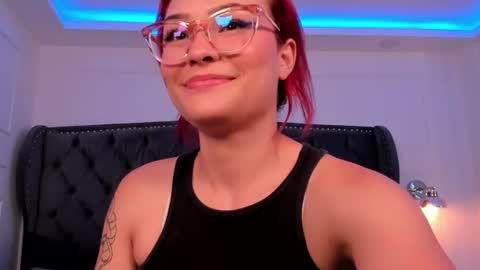 Snapshot of mae_lyra chatting on July 28, 2026, 5:12 pm Mae Lyra online show from July 28, 2026, 5:12 pm