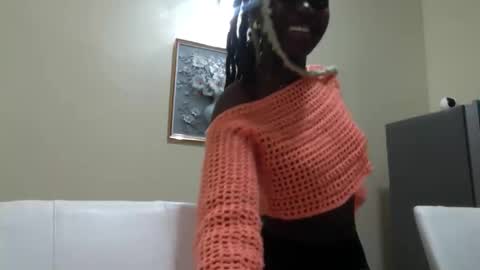 Snapshot of maelys_t chatting on May 14, 2026, 7:53 pm Maelys online show from May 14, 2026, 7:53 pm