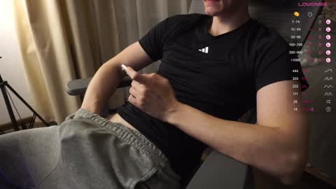 Snapshot of maestro3369 chatting on December 24, 2024, 8:05 pm Mike XMaestro 3369 online show from December 24, 2024, 8:05 pm