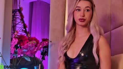 M. online show from November 26, 2025, 7:37 pm