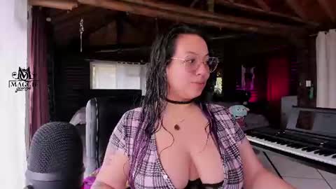 Snapshot of maggie_queen chatting on June 8, 2026, 3:12 pm Luna online show from June 8, 2026, 3:12 pm