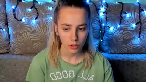 Maggie online show from December 14, 2025, 1:33 am