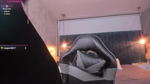 Isa  online show from January 8, 2026, 11:12 am