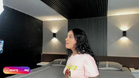 Snapshot of magic_marg chatting on September 10, 2025, 8:53 pm Marge online show from September 10, 2025, 8:53 pm