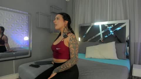 Snapshot of magic_marg chatting on October 12, 2025, 3:33 pm Marge online show from October 12, 2025, 3:33 pm