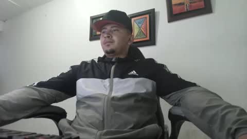 Snapshot of magic_milk23 chatting on September 18, 2025, 10:50 am magic_milk23 online show from September 18, 2025, 10:50 am