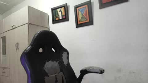 Snapshot of magic_milk23 chatting on September 24, 2025, 3:43 am magic_milk23 online show from September 24, 2025, 3:43 am