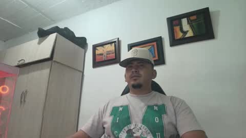 Snapshot of magic_milk23 chatting on November 5, 2025, 2:00 am magic_milk23 online show from November 5, 2025, 2:00 am