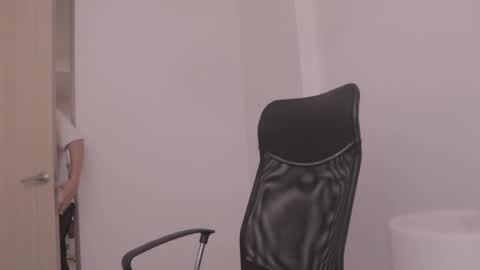 Tony Hoffa online show from October 19, 2025, 6:08 pm