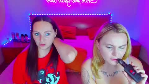 Lili and Bella online show from December 9, 2024, 7:50 am