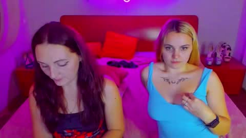 Lili and Bella online show from December 29, 2024, 11:40 am