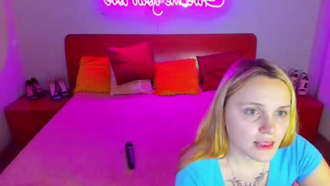 Lili and Bella online show from January 22, 2025, 10:18 am