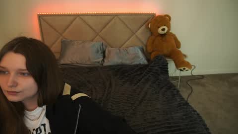 Snapshot of magicpeachhs chatting on May 22, 2026, 7:15 am Emily online show from May 22, 2026, 7:15 am