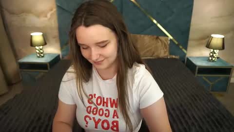 Snapshot of magicpeachhs chatting on July 15, 2026, 6:24 pm Emily online show from July 15, 2026, 6:24 pm