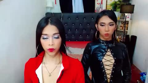 Snapshot of magnificenttranny chatting on November 24, 2025, 1:16 am BELLA AND HANA online show from November 24, 2025, 1:16 am