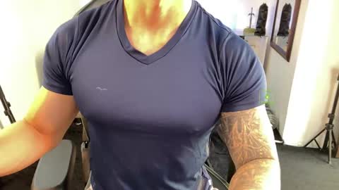 Snapshot of magnus_savage chatting on June 1, 2026, 5:58 pm If you want me to use the Lovense please let me know -- online show from June 1, 2026, 5:58 pm