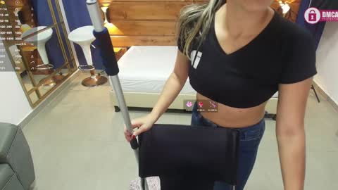 Dani online show from January 24, 2025, 5:32 pm