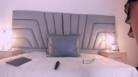 maia_520 online show from April 10, 2026, 6:12 pm