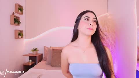 Snapshot of maia_lia_ chatting on October 6, 2025, 6:27 pm MAIA  LIA  online show from October 6, 2025, 6:27 pm