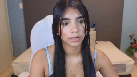 Maiaa Ruiz  online show from December 15, 2024, 1:32 pm