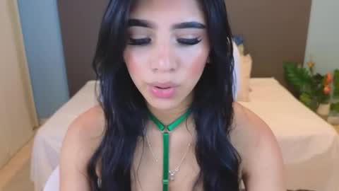 Maiaa Ruiz  online show from January 23, 2025, 1:56 pm