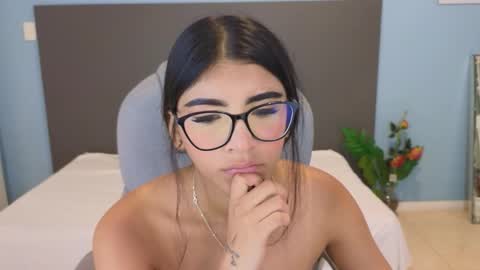 Maiaa Ruiz  online show from October 15, 2025, 1:44 pm