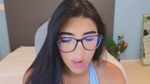 Maiaa Ruiz  online show from October 16, 2025, 2:51 pm