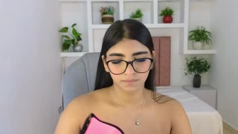 Snapshot of maiaa_ruiz chatting on May 12, 2026, 1:30 pm Maiaa Ruiz online show from May 12, 2026, 1:30 pm