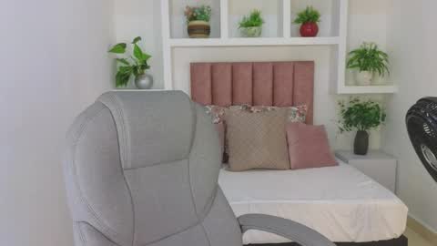 Snapshot of maiaa_ruiz chatting on May 15, 2026, 1:07 pm Maiaa Ruiz online show from May 15, 2026, 1:07 pm