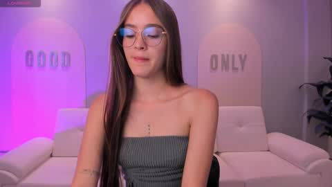  Maia  online show from September 9, 2025, 6:18 pm