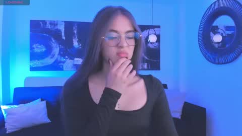  Maia  online show from September 17, 2025, 6:20 pm