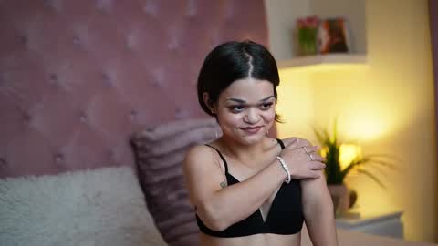  Maia  online show from October 6, 2025, 6:38 pm