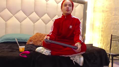 Maia  online show from February 1, 2025, 11:21 am