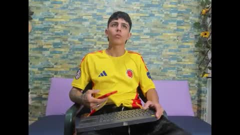 maicoll_hard02 online show from November 17, 2025, 12:00 pm