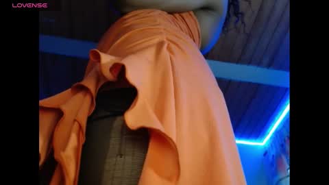 Snapshot of maidi_hot chatting on January 23, 2025, 1:56 pm Bella Maidi online show from January 23, 2025, 1:56 pm