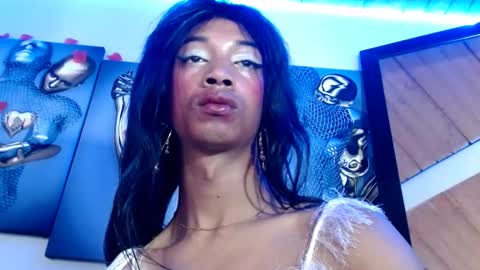 Snapshot of maidi_hot chatting on March 6, 2025, 7:54 pm Bella Maidi online show from March 6, 2025, 7:54 pm