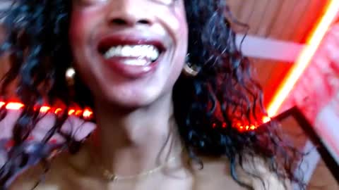 Snapshot of maidi_hot chatting on March 9, 2025, 2:21 pm Bella Maidi online show from March 9, 2025, 2:21 pm