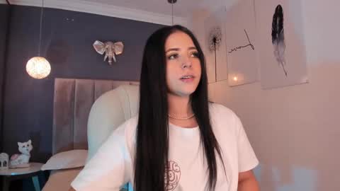 Snapshot of maiiitee_ chatting on December 31, 2024, 3:42 pm Mait online show from December 31, 2024, 3:42 pm