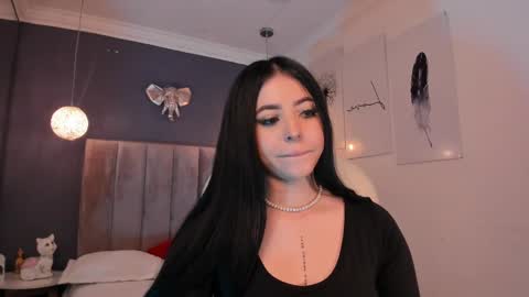 Snapshot of maiiitee_ chatting on January 22, 2025, 7:45 pm Mait online show from January 22, 2025, 7:45 pm