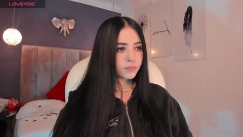 Snapshot of maiiitee_ chatting on February 15, 2025, 12:33 pm Mait online show from February 15, 2025, 12:33 pm