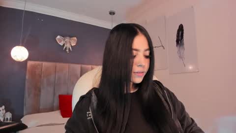 Snapshot of maiiitee_ chatting on February 21, 2025, 1:11 pm Mait online show from February 21, 2025, 1:11 pm